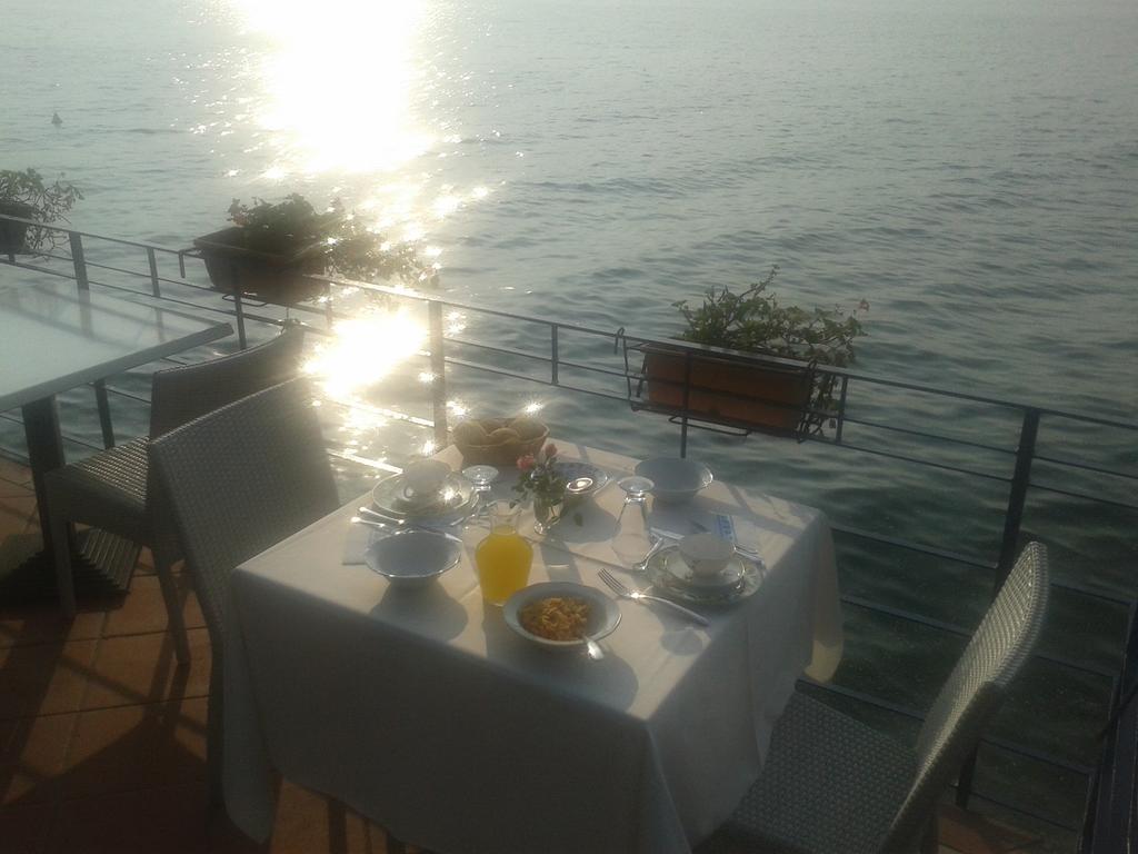 Villa Residence La Limonaia Gargnano Δωμάτιο φωτογραφία