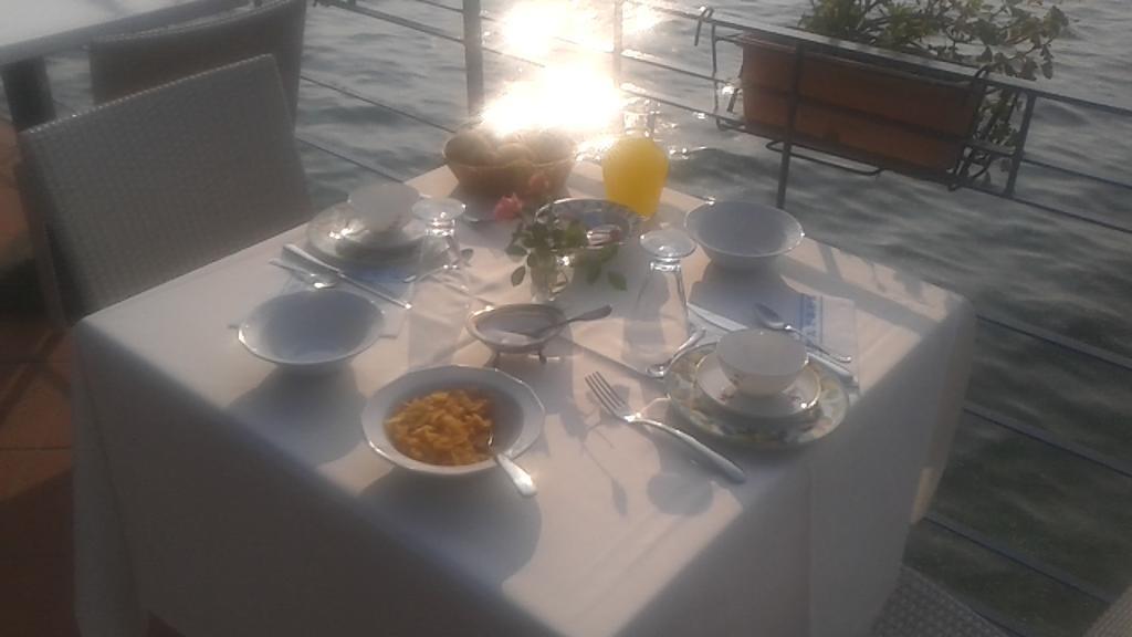 Villa Residence La Limonaia Gargnano Δωμάτιο φωτογραφία